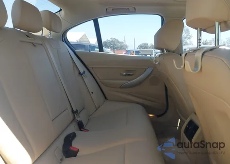 2016 BMW 320I z USA, uszkodzony, nr VIN WBA8E1G59GNT99609